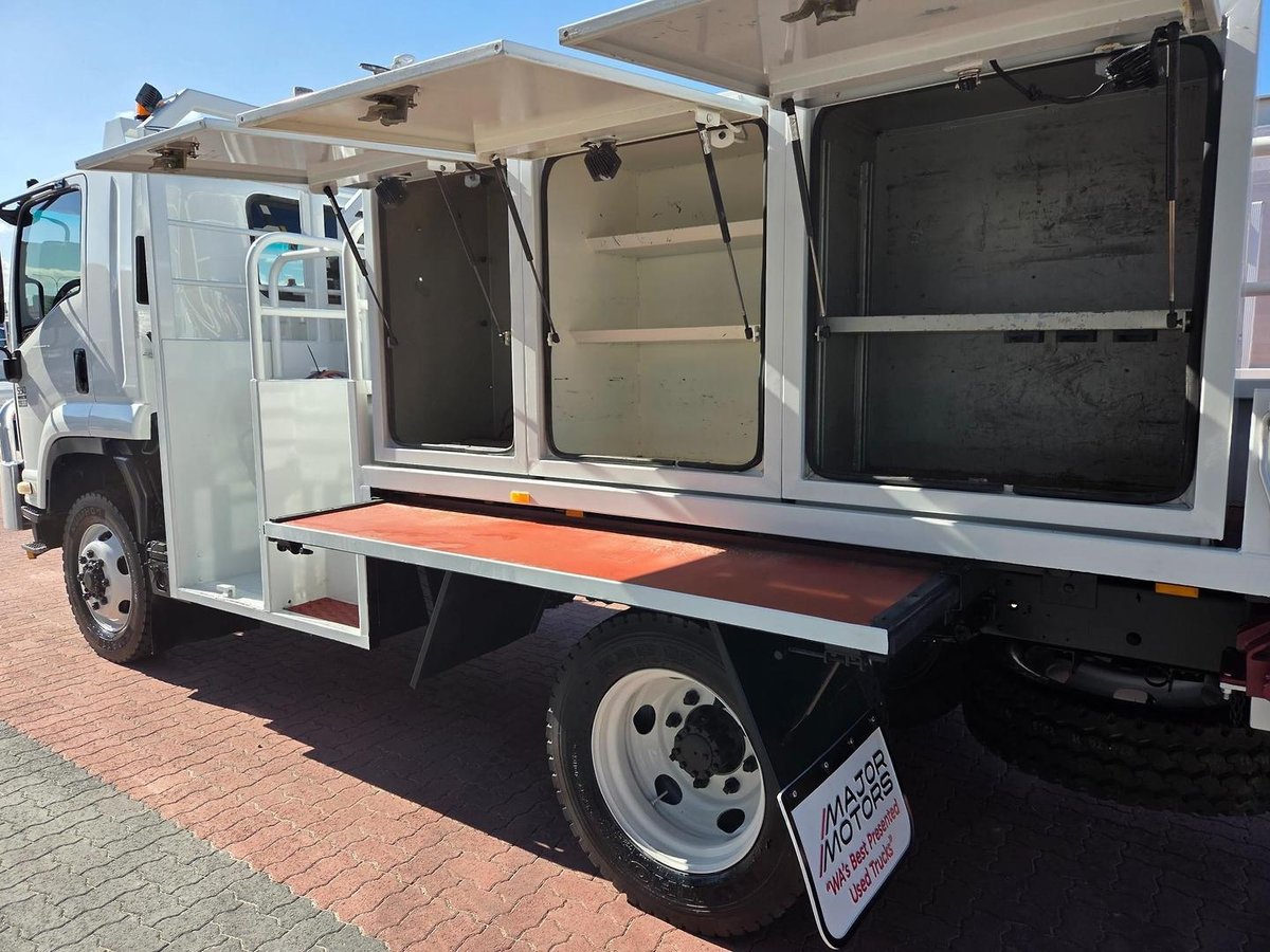 2014 Isuzu Fss550 4X4 Service Body/Crane Combo image 16