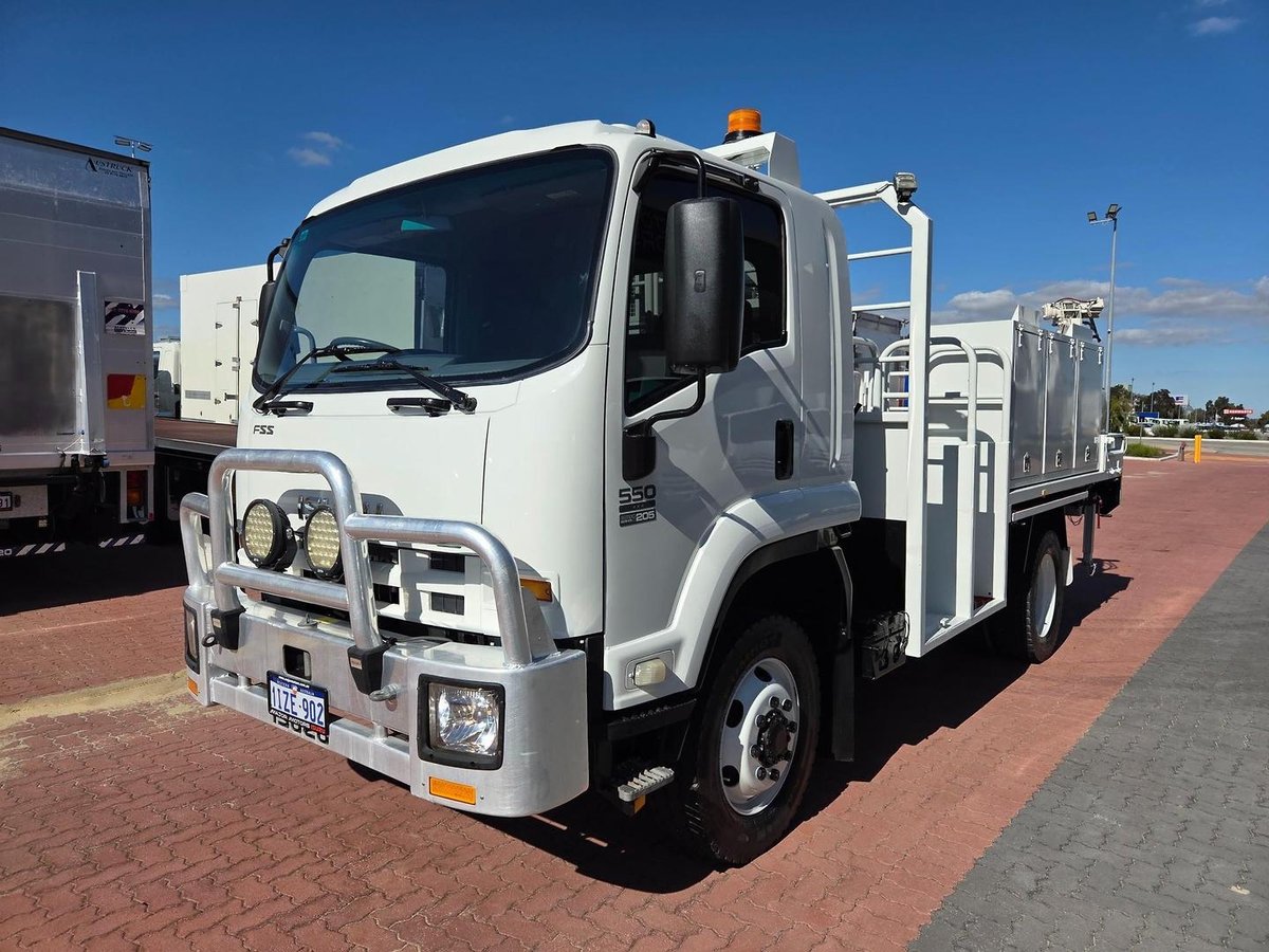 2014 Isuzu Fss550 4X4 Service Body/Crane Combo image 13