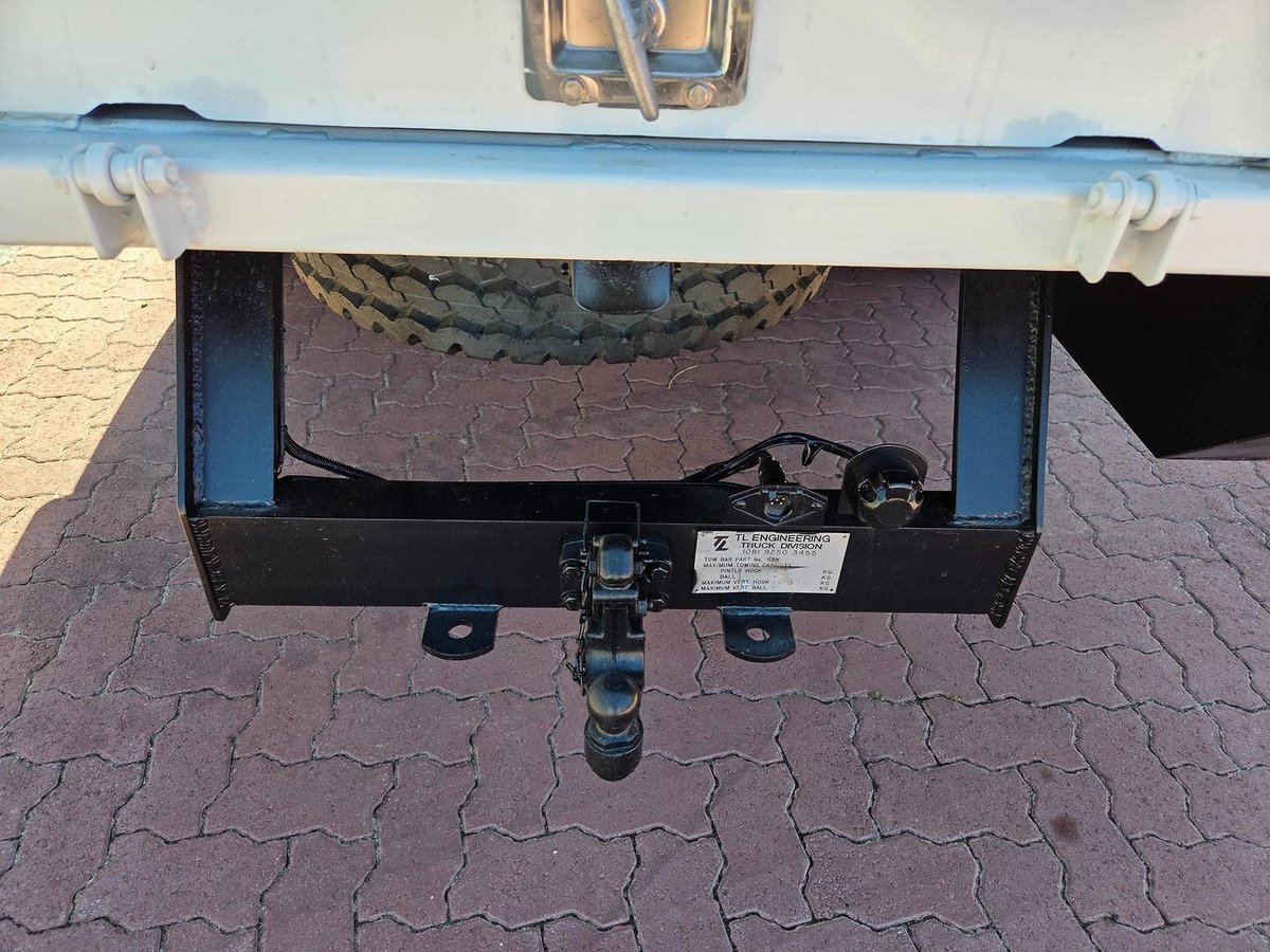 2014 Isuzu Fss550 4X4 Service Body/Crane Combo image 27