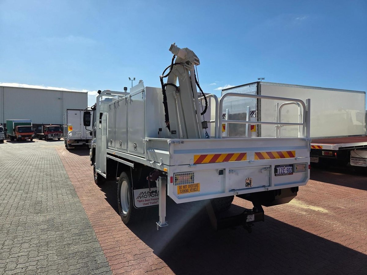 2014 Isuzu Fss550 4X4 Service Body/Crane Combo image 7