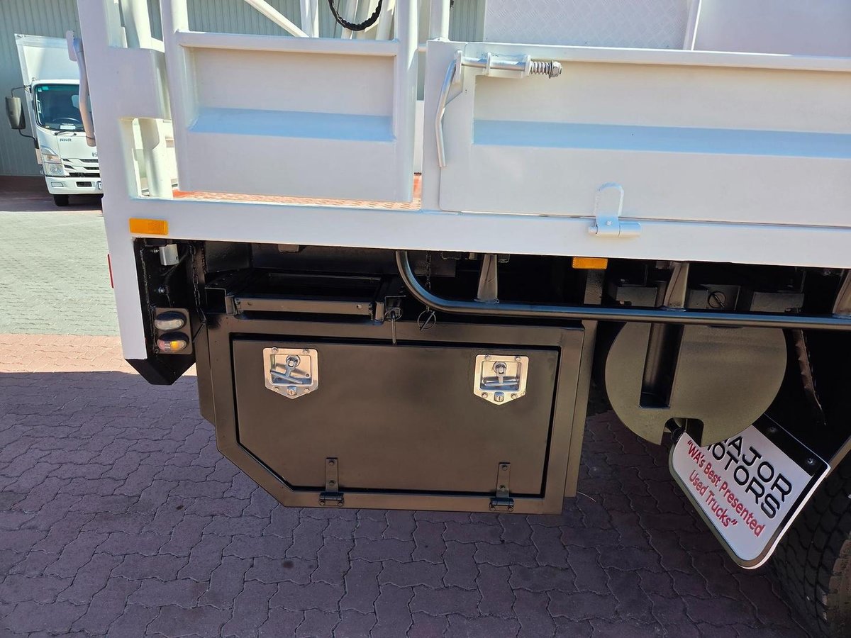 2014 Isuzu Fss550 4X4 Service Body/Crane Combo image 23