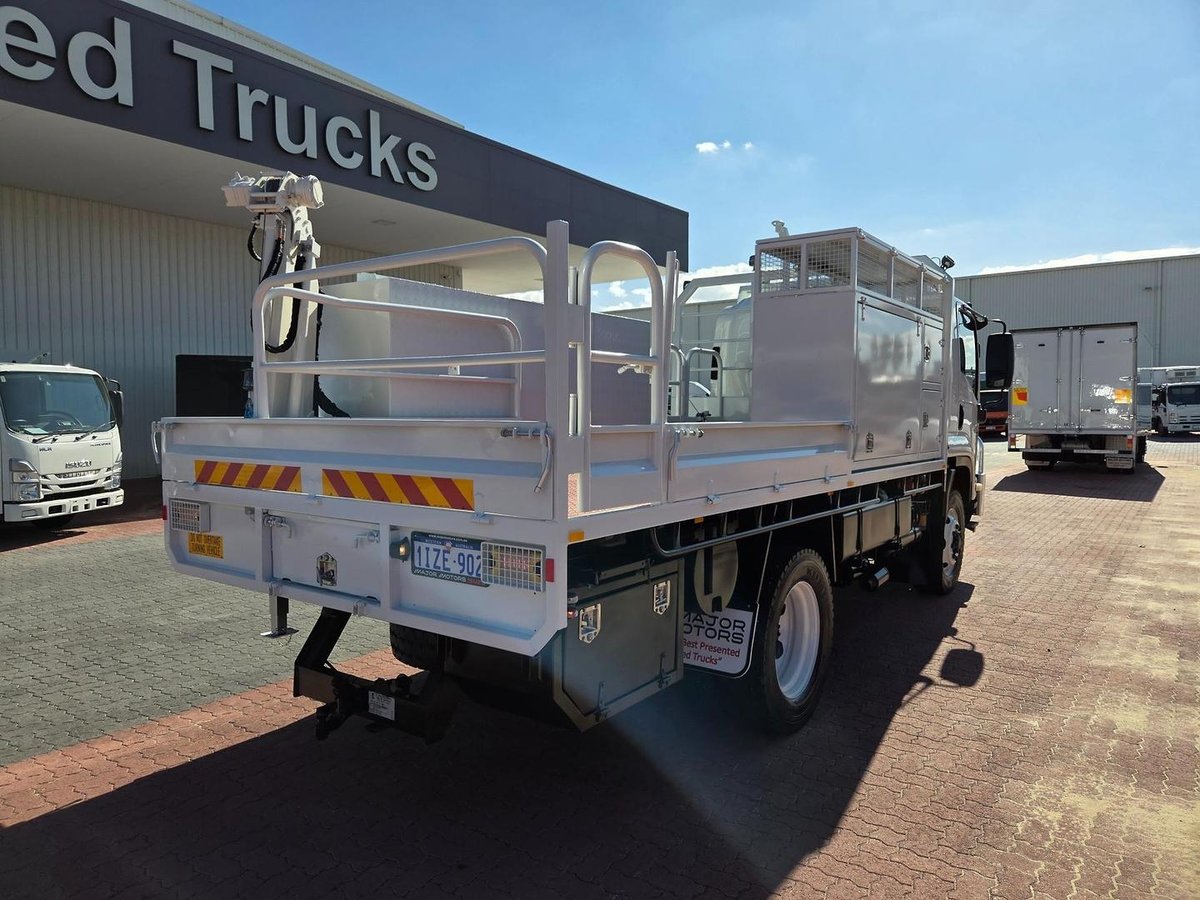 2014 Isuzu Fss550 4X4 Service Body/Crane Combo image 20