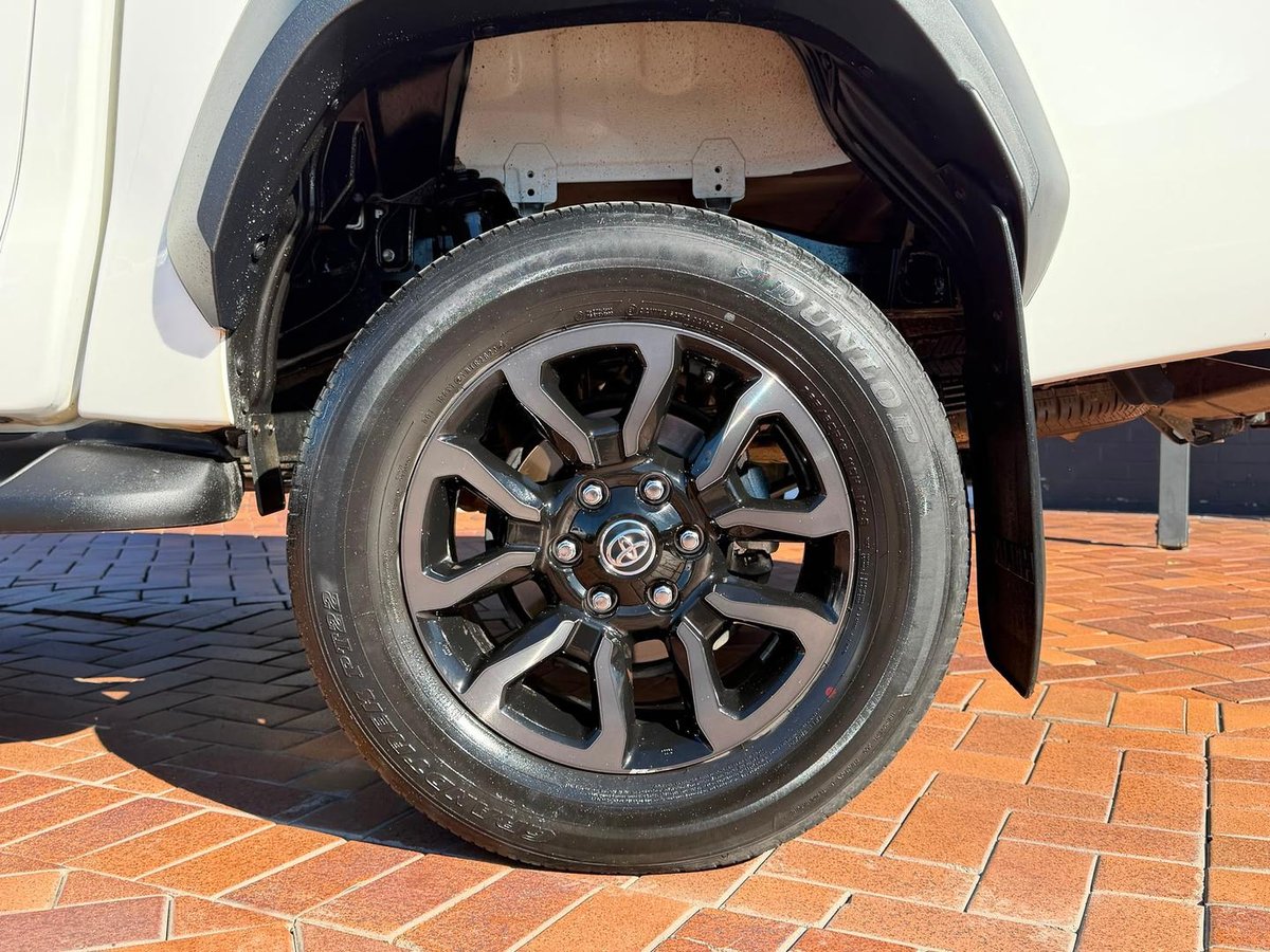 2023 Toyota Hilux Rogue GUN126R 4X4 Dual Range image 9
