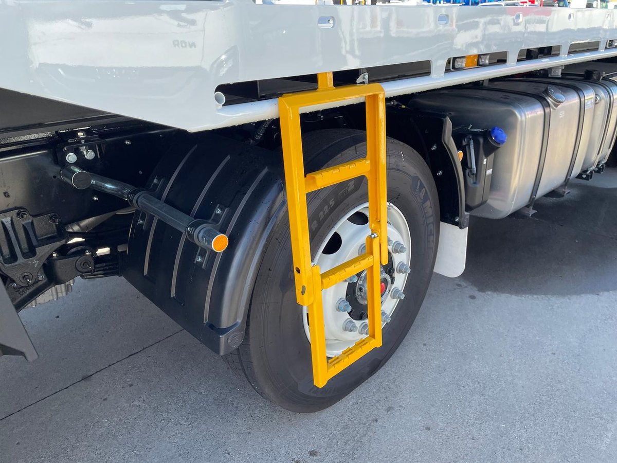 2026 Isuzu F Series FYJ 320-355 AT R67 image 17