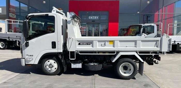 2026 Isuzu N Series NLR 45-150 DT D25 Tipper image 4