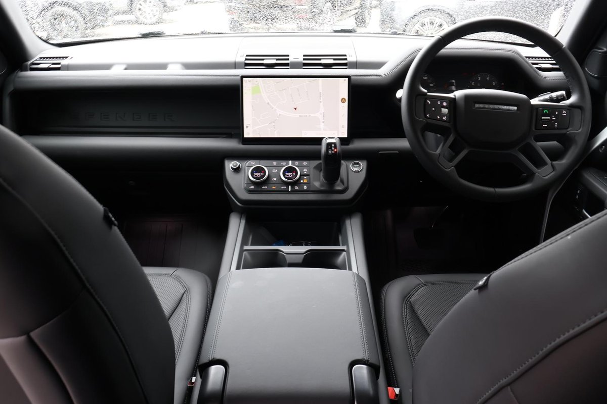 2024 Land Rover Defender 110 P400 X-Dynamic SE L663 MY25 AWD image 9