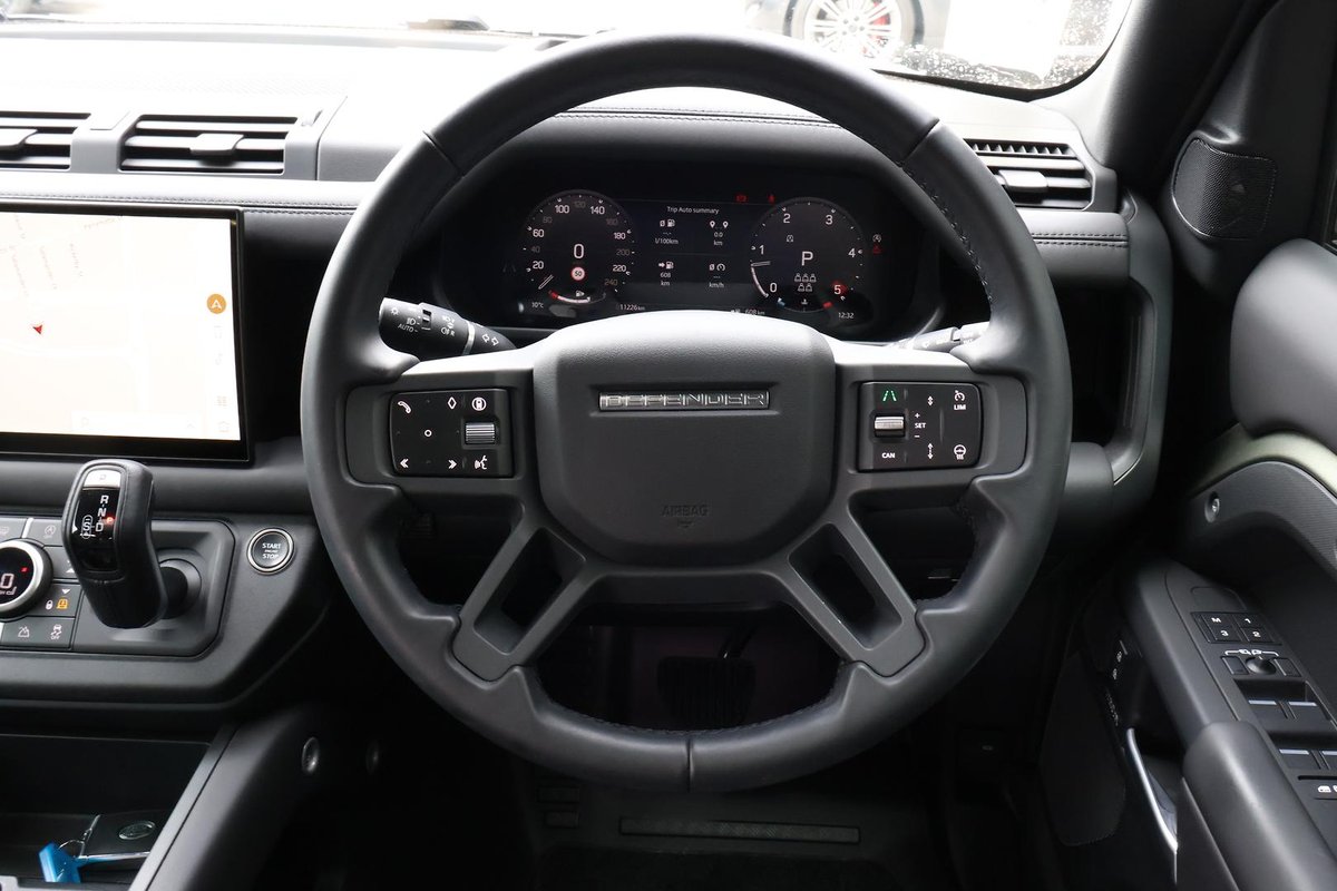 2025 Land Rover Defender 110 D350 X-Dynamic HSE L663 MY25.5 AWD image 15
