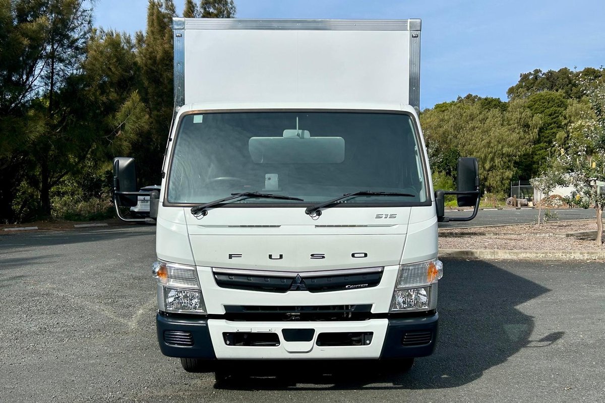 2020 Fuso Canter 515 image 8