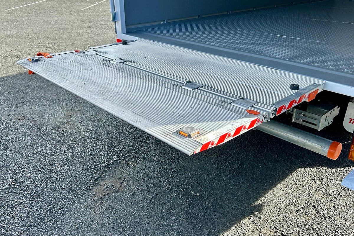 2020 Fuso Canter 515 image 32