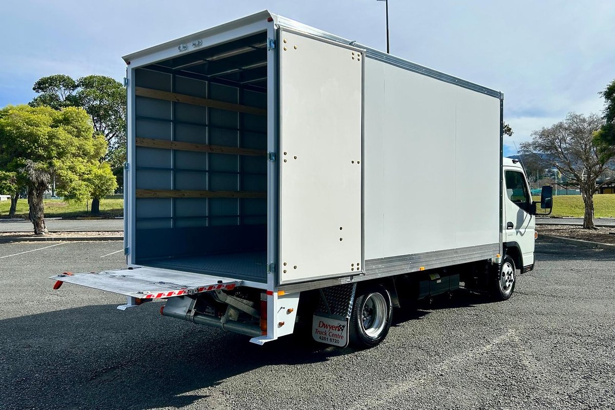 2020 Fuso Canter 515 image 20
