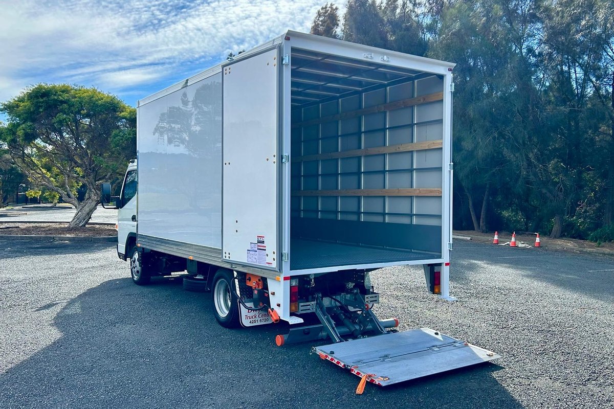 2020 Fuso Canter 515 image 14