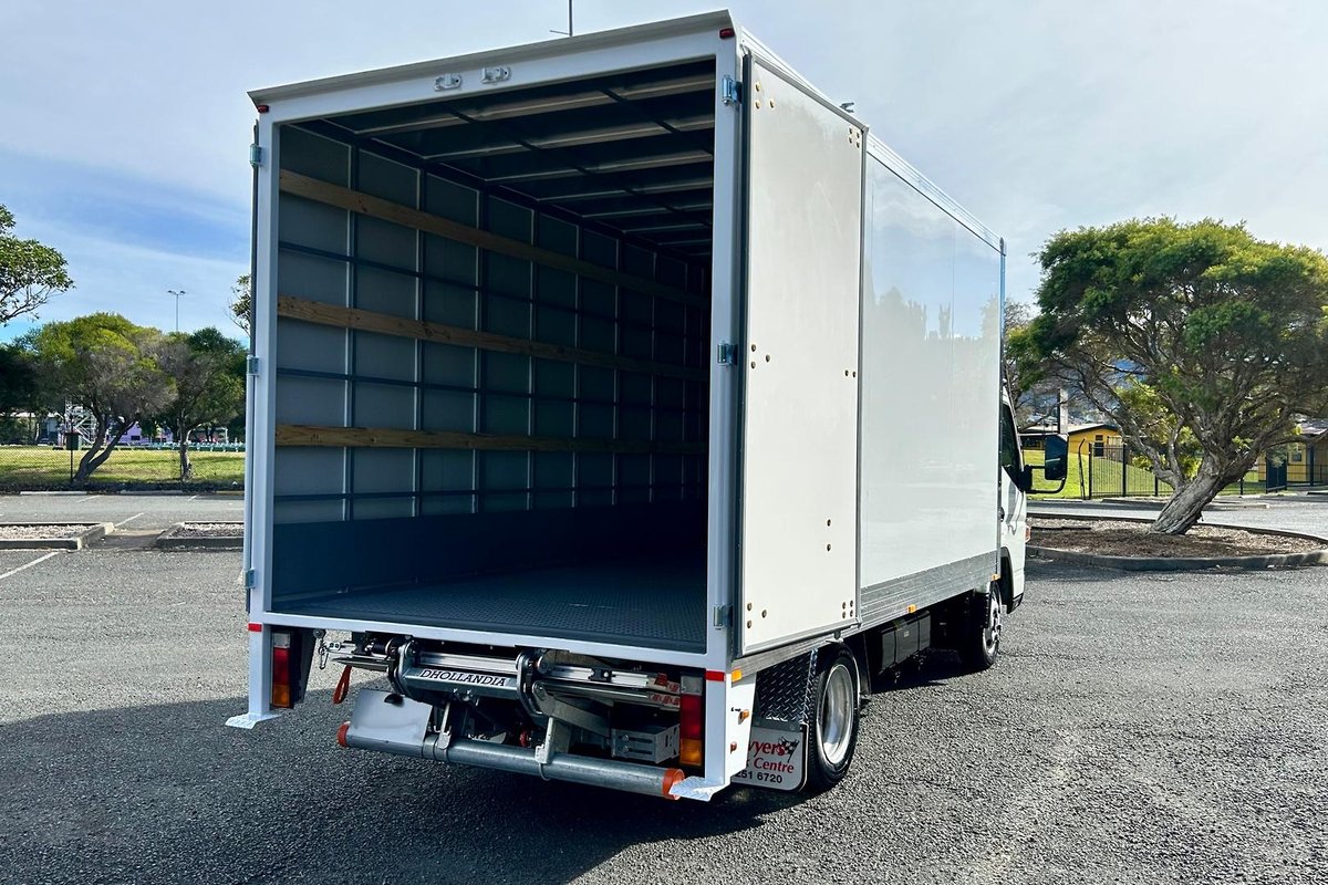 2020 Fuso Canter 515 image 12