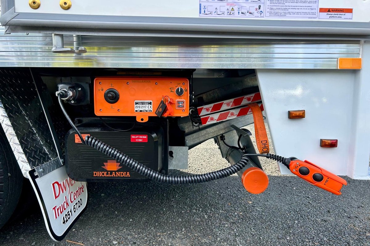 2020 Fuso Canter 515 image 21