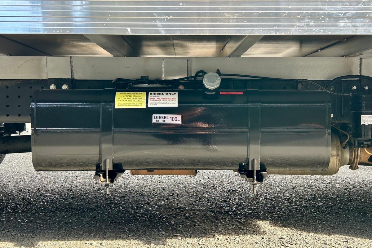 2020 Fuso Canter 515 image 23