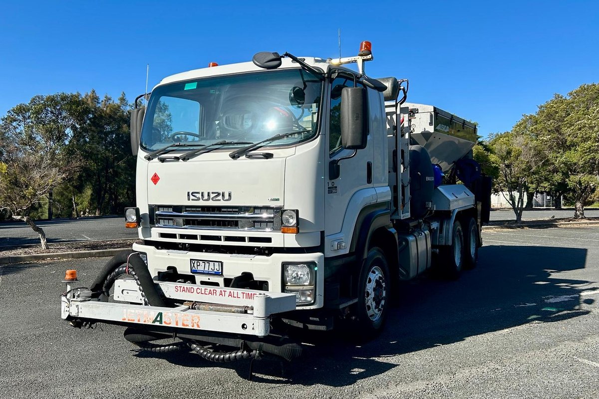 2017 Isuzu F Series FXZ 1500 image 8