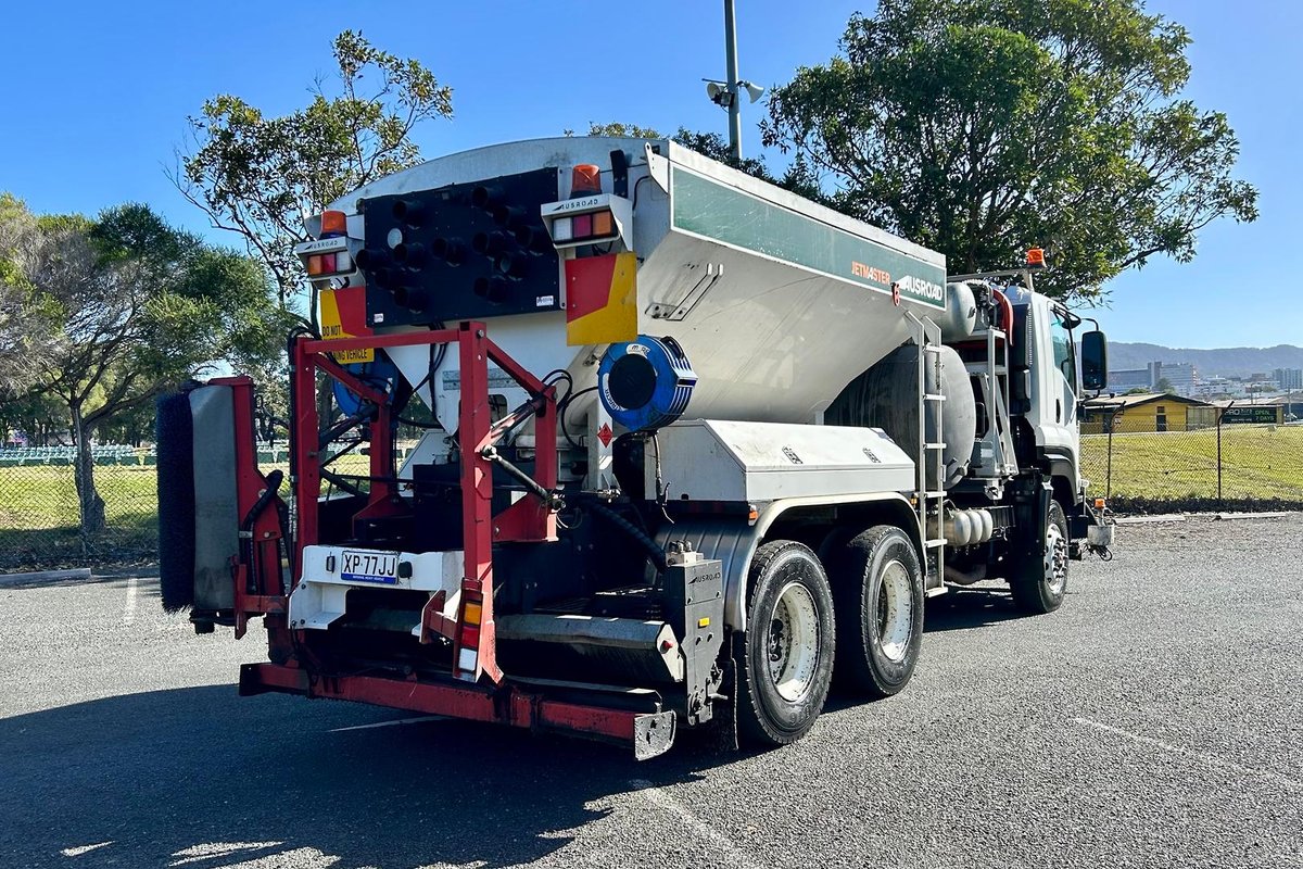 2017 Isuzu F Series FXZ 1500 image 4