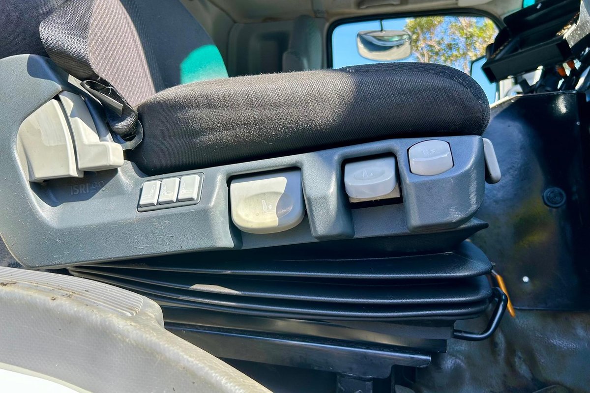 2017 Isuzu F Series FXZ 1500 image 30