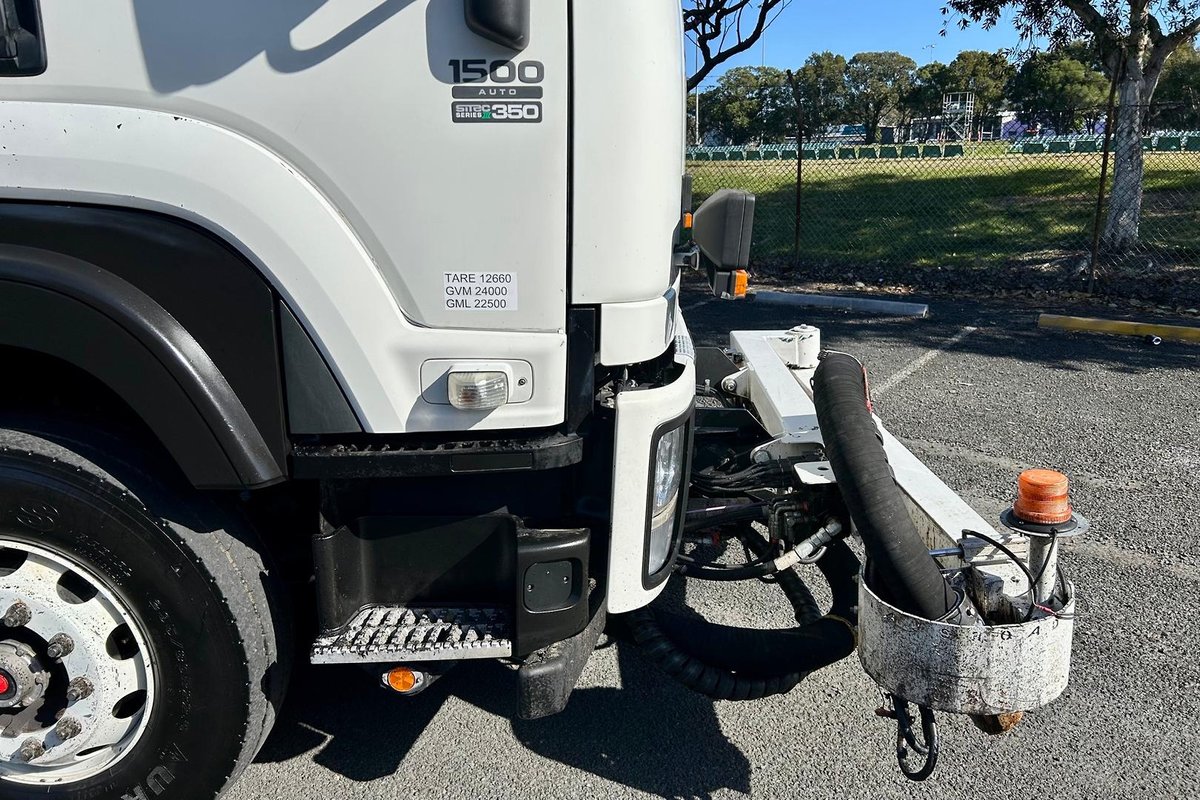 2017 Isuzu F Series FXZ 1500 image 10