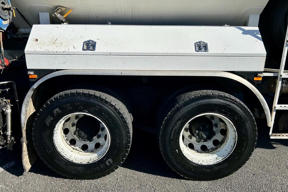 2017 Isuzu F Series FXZ 1500 image 16
