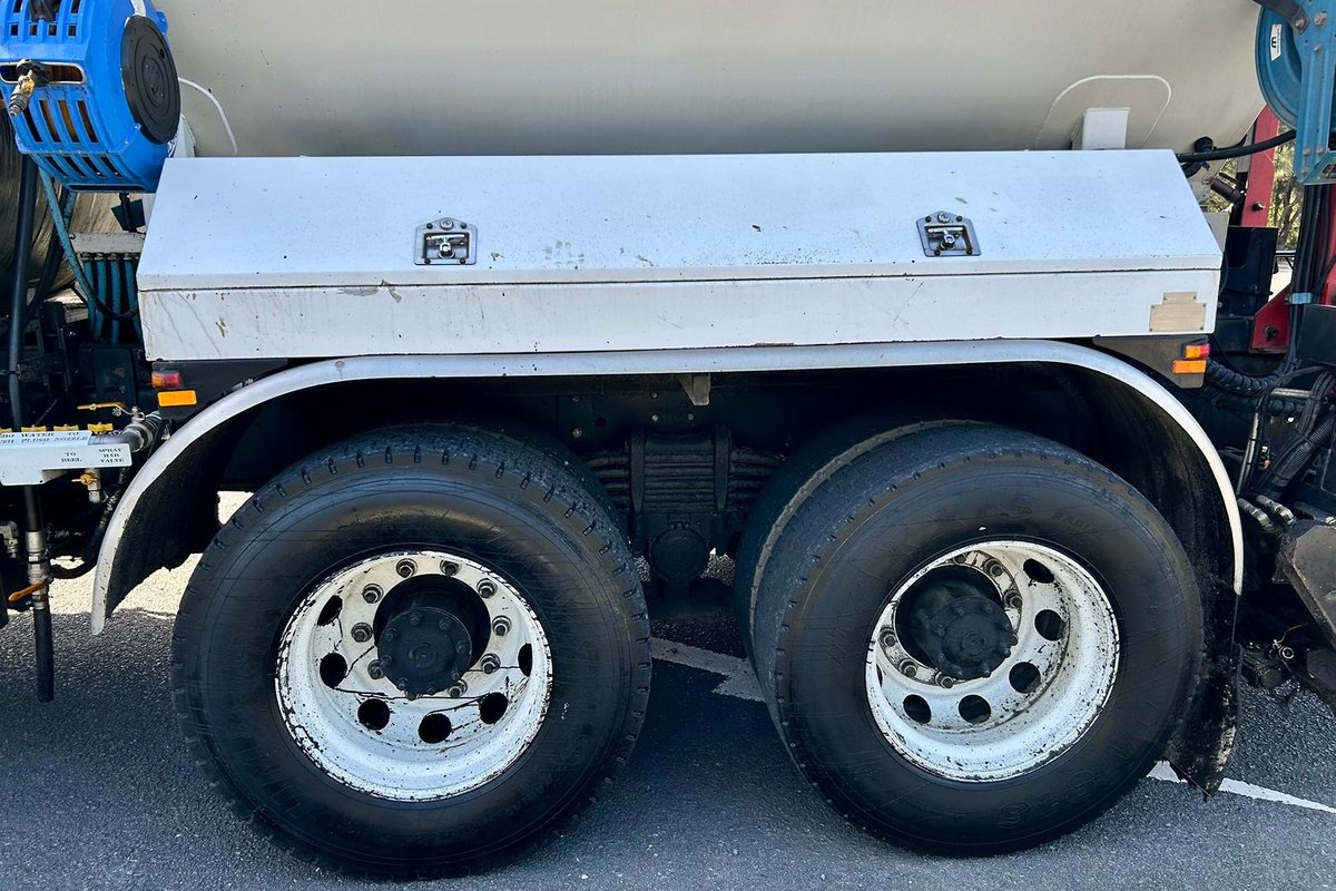 2017 Isuzu F Series FXZ 1500 image 17