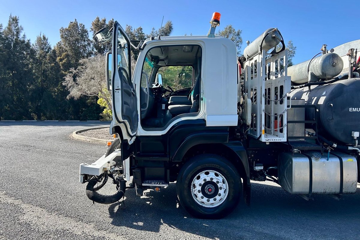 2017 Isuzu F Series FXZ 1500 image 23
