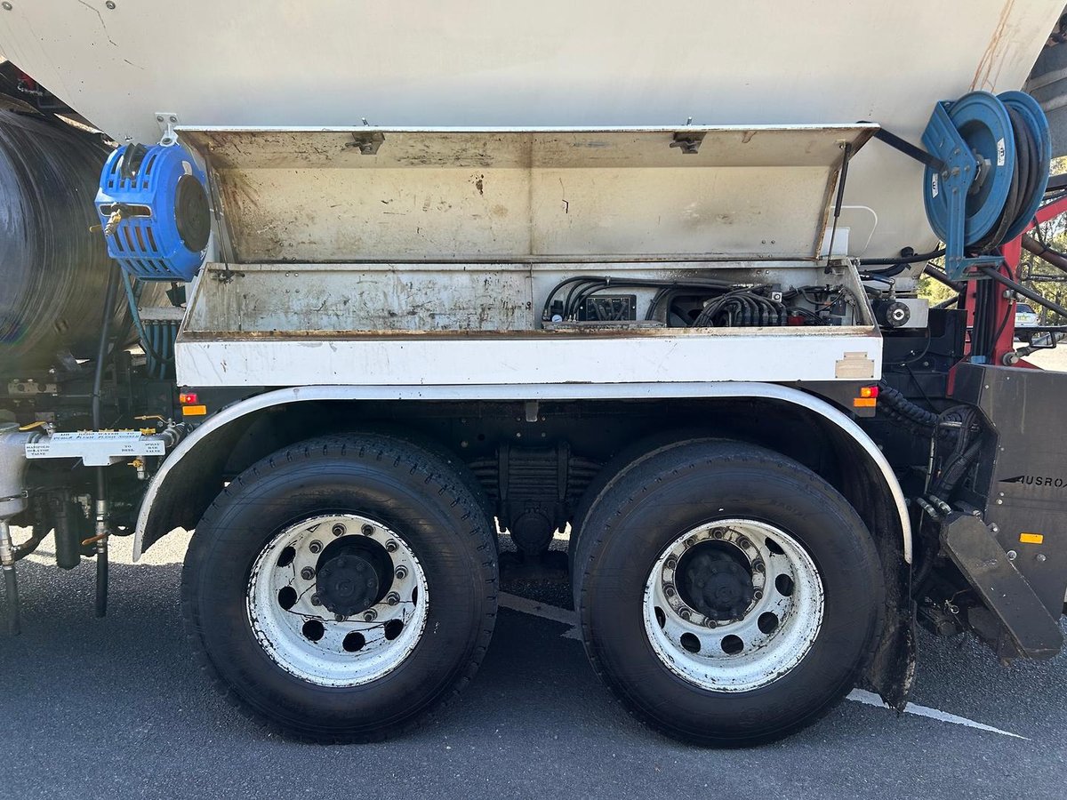 2017 Isuzu F Series FXZ 1500 image 19