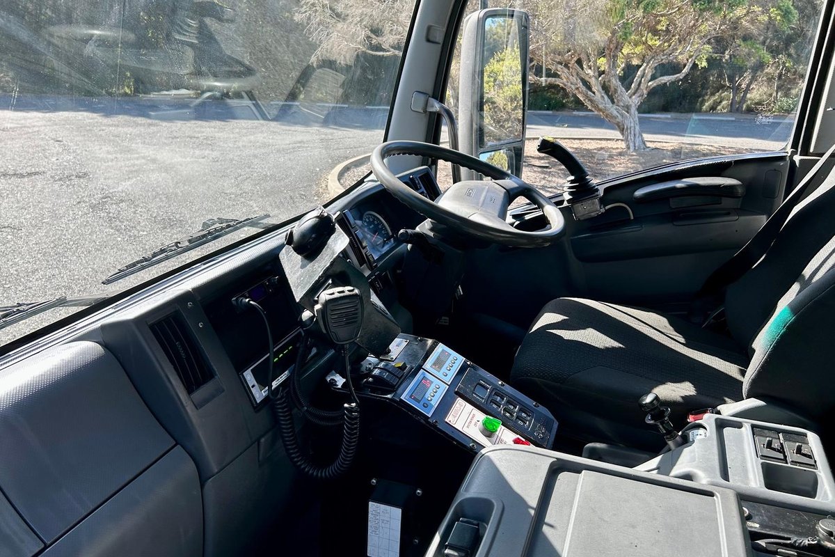 2017 Isuzu F Series FXZ 1500 image 25