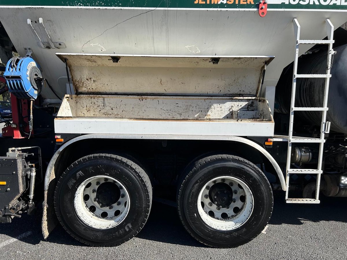 2017 Isuzu F Series FXZ 1500 image 18
