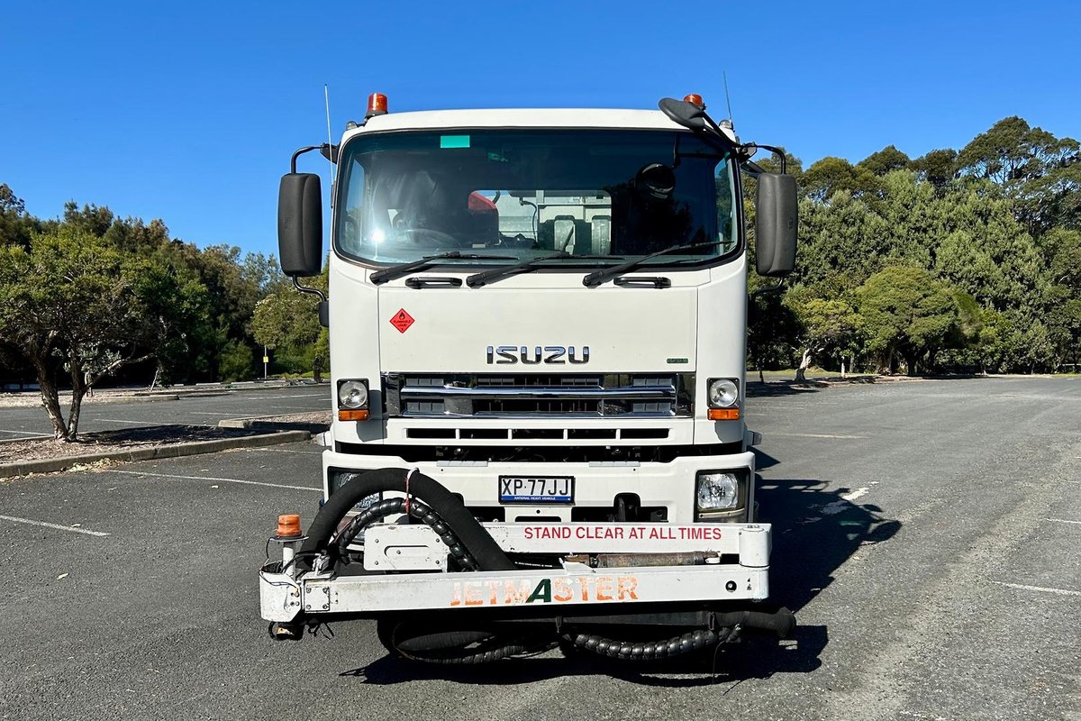 2017 Isuzu F Series FXZ 1500 image 9