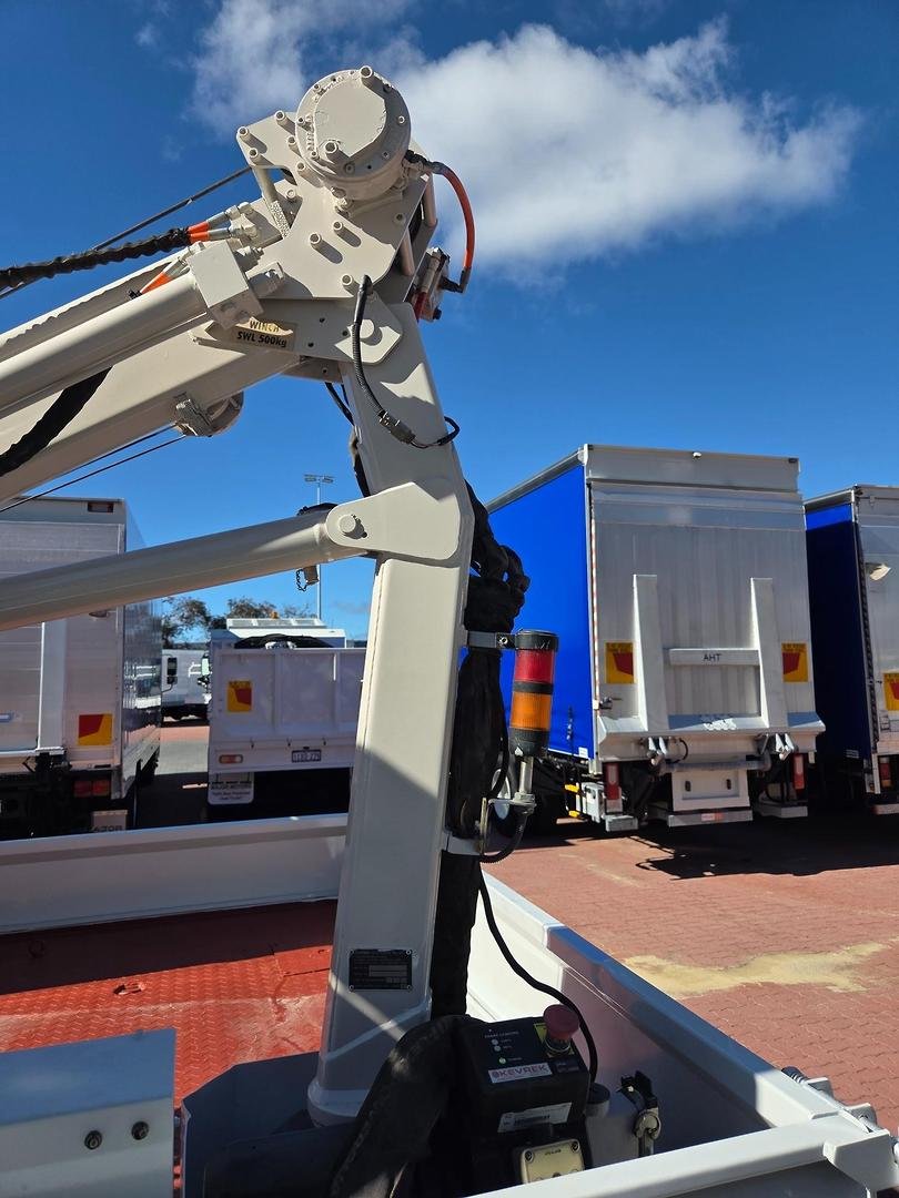 2015 Isuzu Nps300 4X4 Service Body And Crane image 26