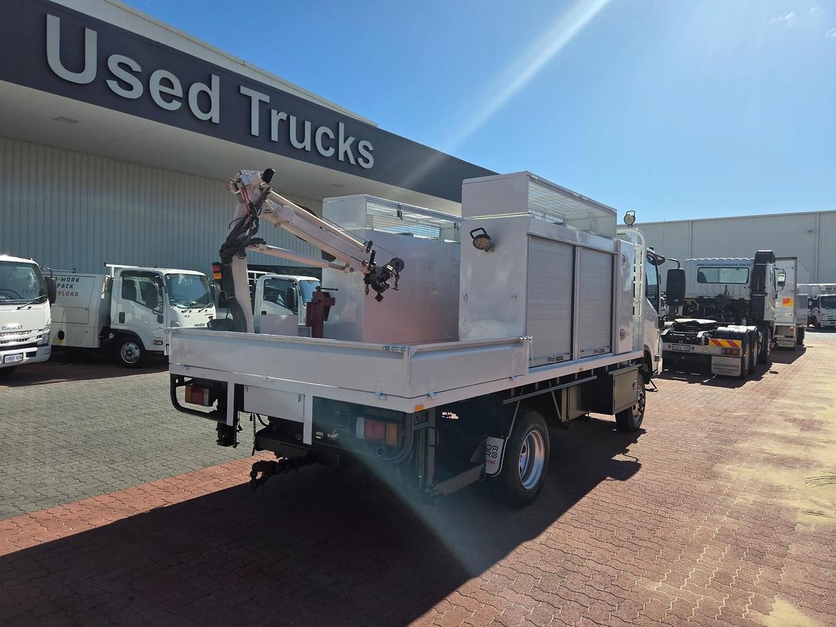 2015 Isuzu Nps300 4X4 Service Body And Crane image 25