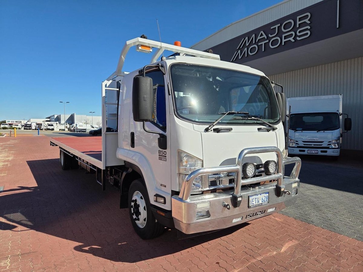 2015 Isuzu Fsr850 Auto 8 Ton Tray And Rops image 18