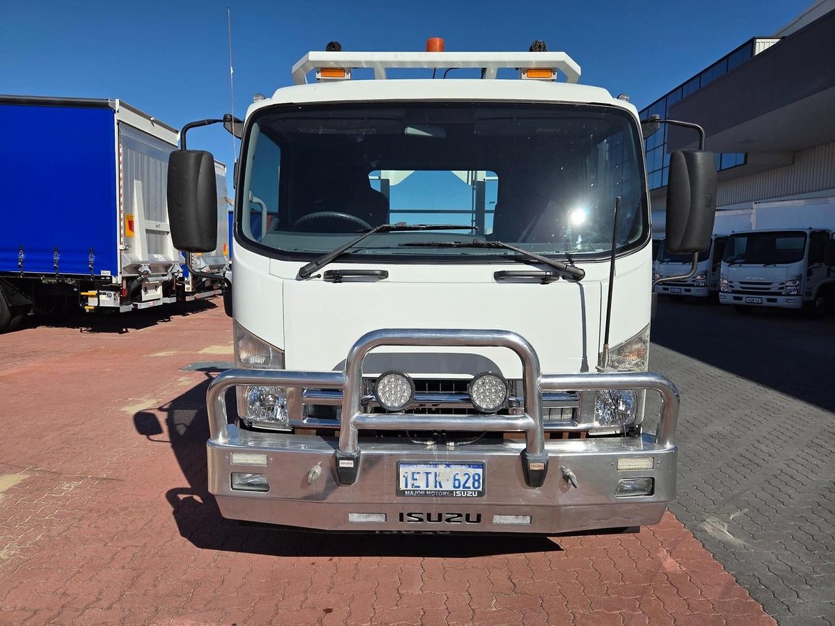 2015 Isuzu Fsr850 Auto 8 Ton Tray And Rops image 6