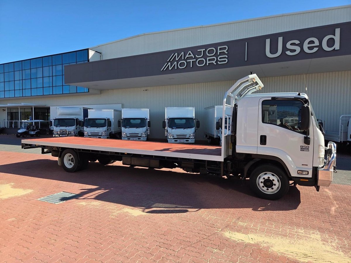 2015 Isuzu Fsr850 Auto 8 Ton Tray And Rops image 15