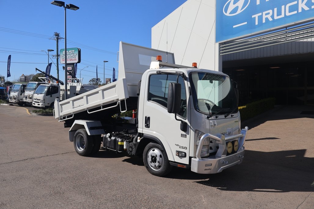 2017 ISUZU NLR 45-150 image 12