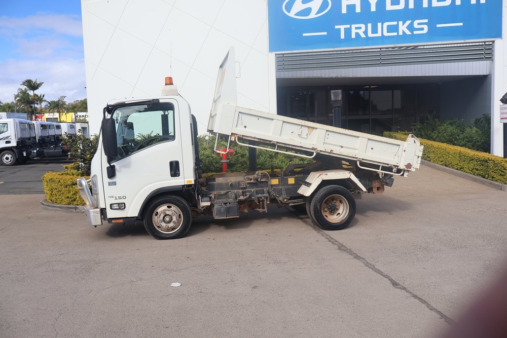 2017 Isuzu Nlr 45-150 image 13