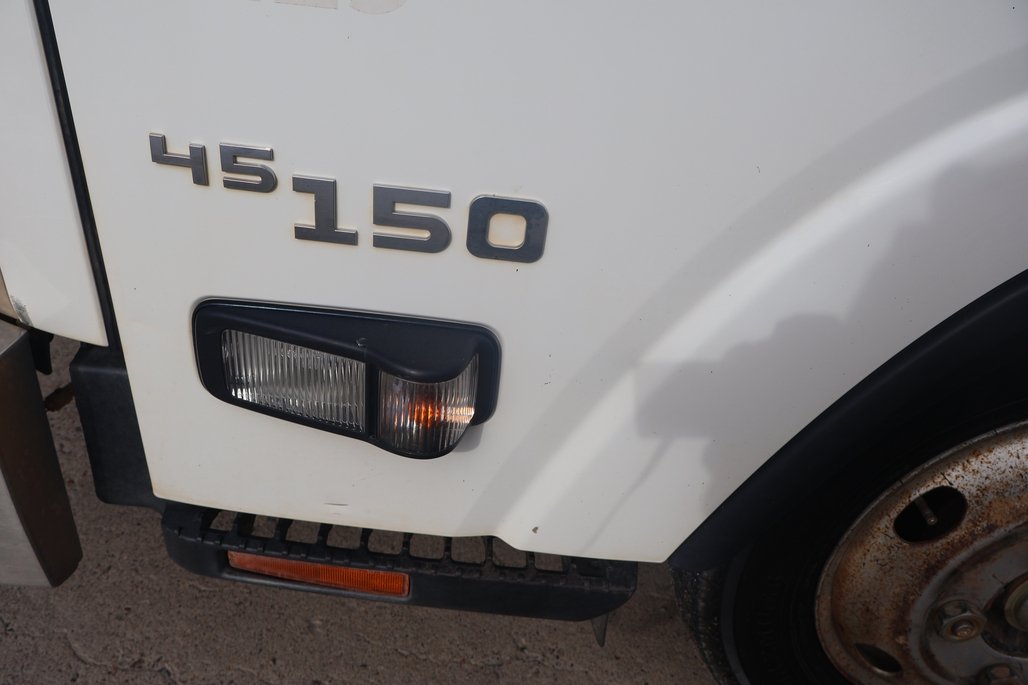 2017 Isuzu Nlr 45-150 image 16
