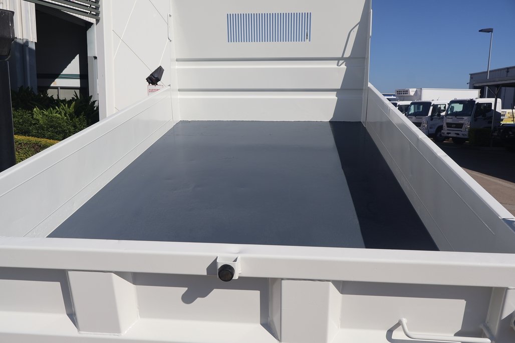 2017 ISUZU NLR 45-150 image 18