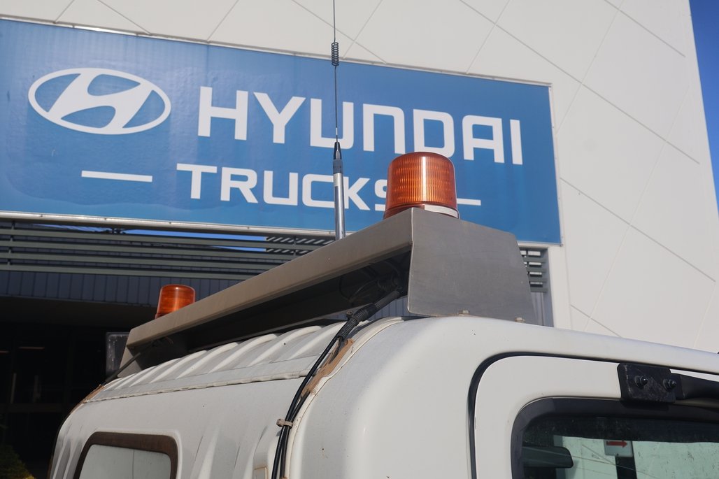 2017 Isuzu Nlr 45-150 image 22