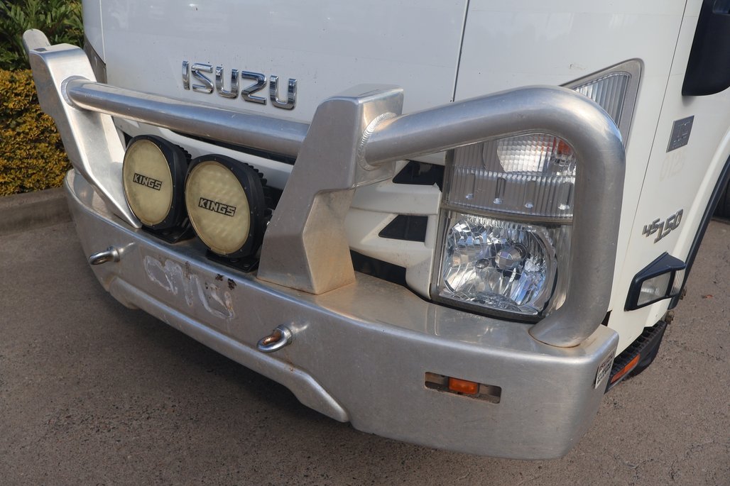 2017 Isuzu Nlr 45-150 image 6