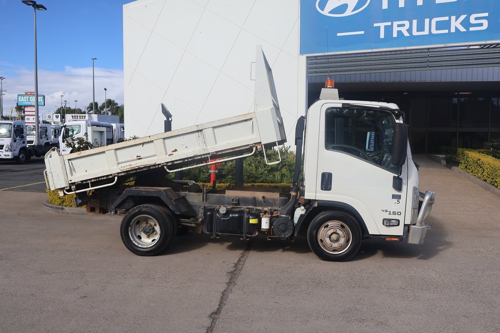 2017 Isuzu Nlr 45-150 image 9