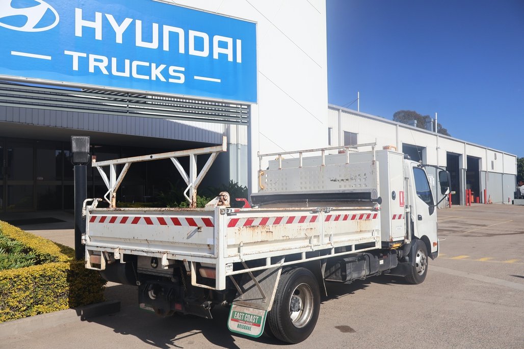2016 Hino Dutro 917 image 10
