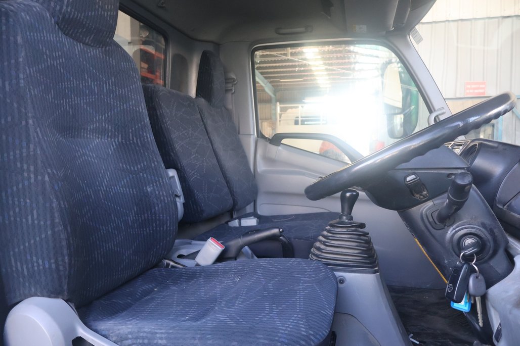2016 Hino Dutro 917 image 15