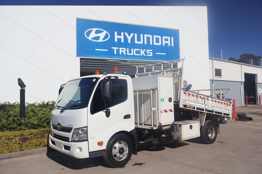 2016 Hino Dutro 917 image 8