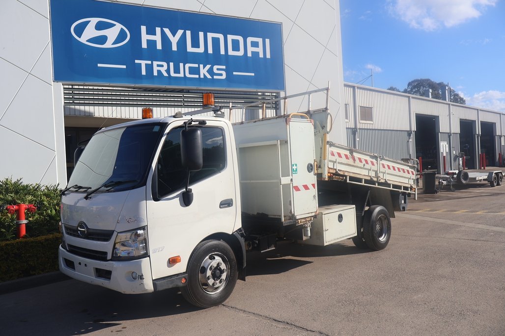 2016 Hino Dutro 917 image 16