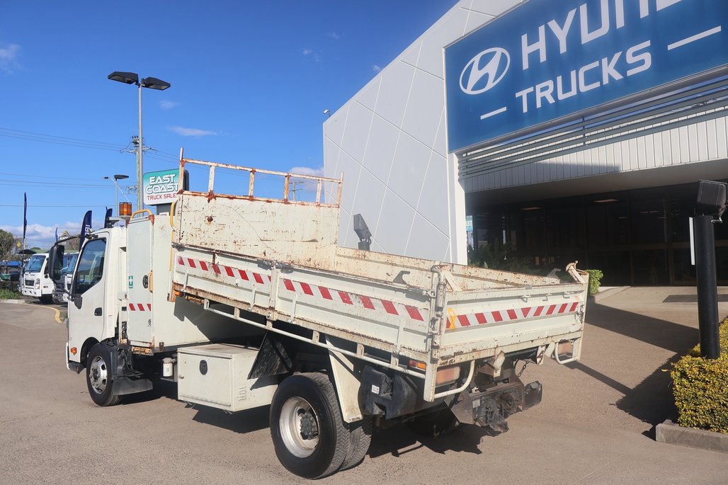 2016 Hino Dutro 917 image 3