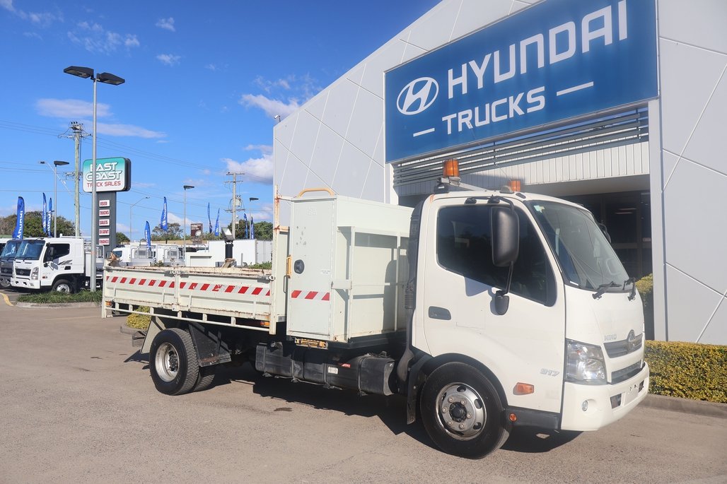 2016 Hino Dutro 917 image 6