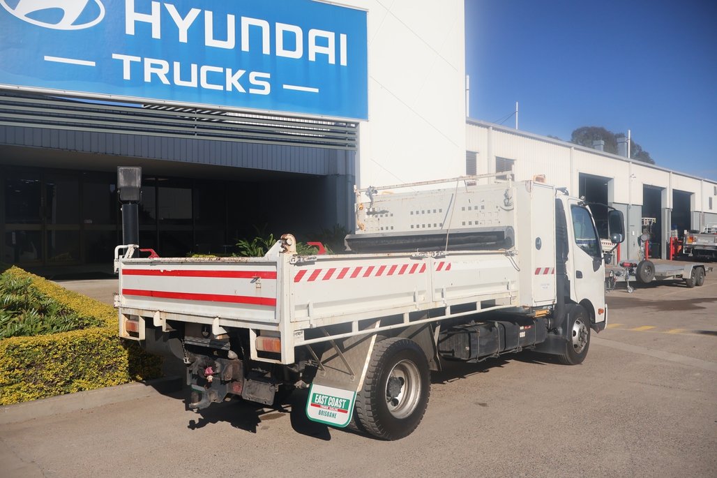 2016 Hino Dutro 917 image 8