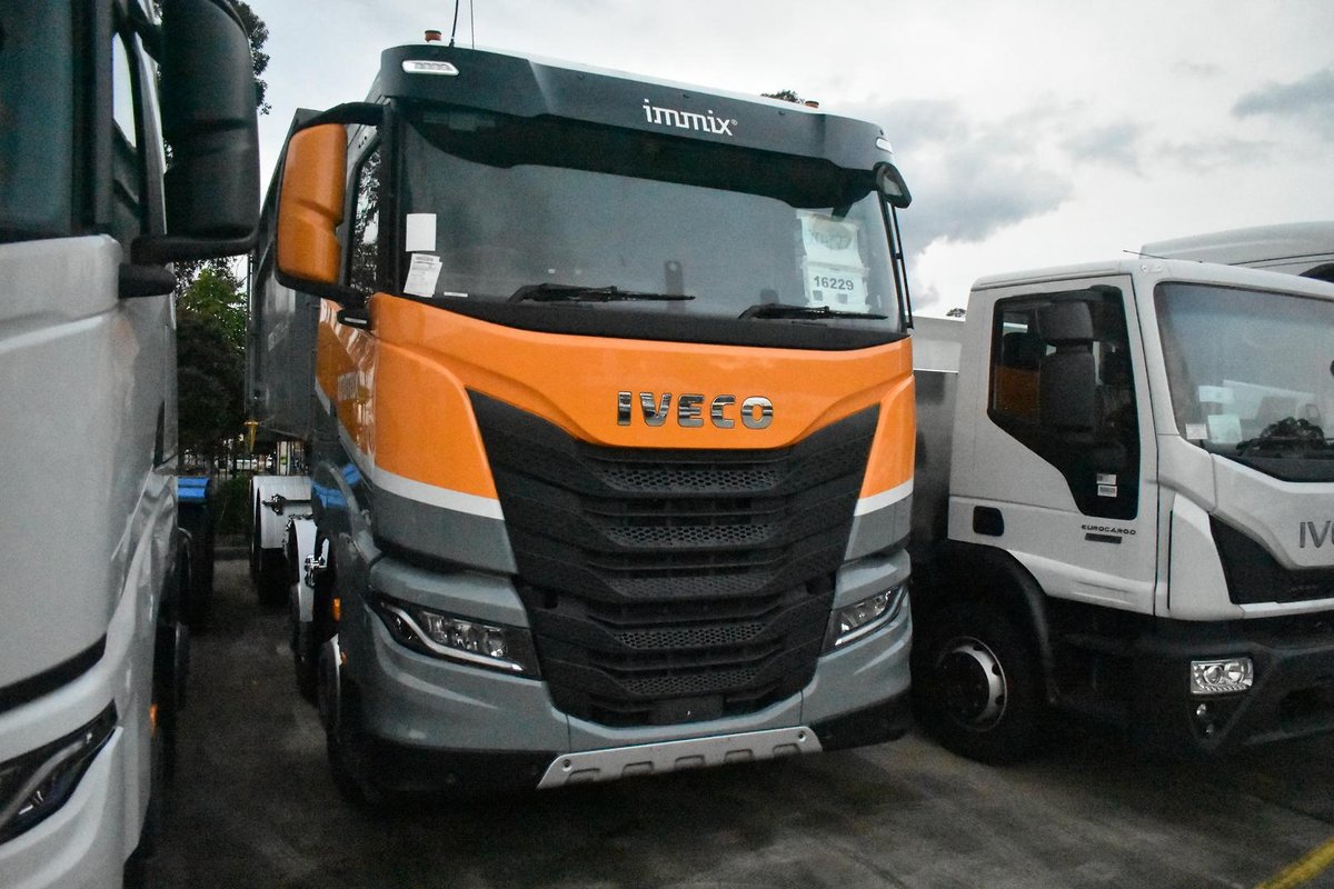 2023 Iveco S-Way AD270 image 2