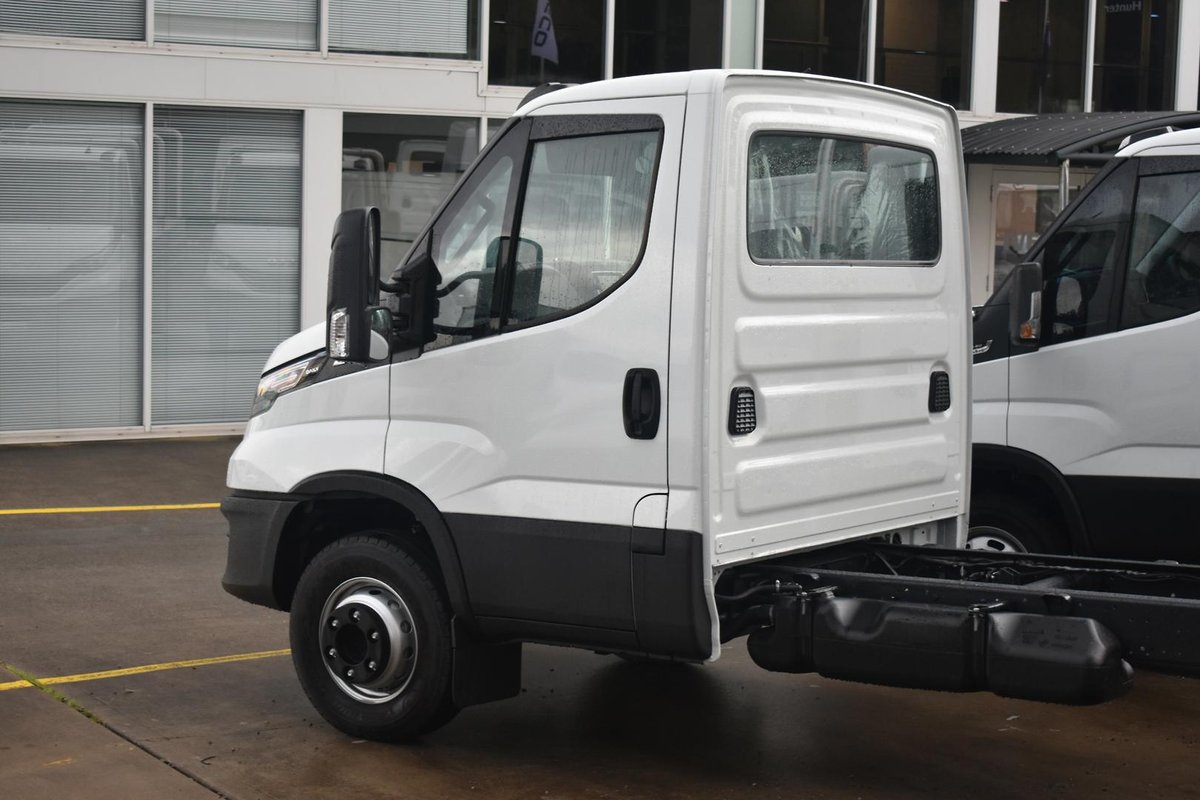 2025 Iveco Daily 70C21 image 5